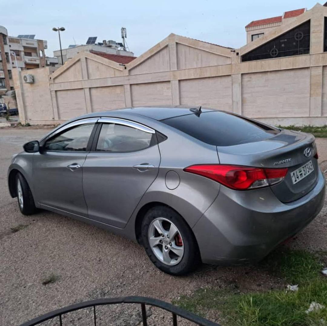 Hyundai Elantra 2012
