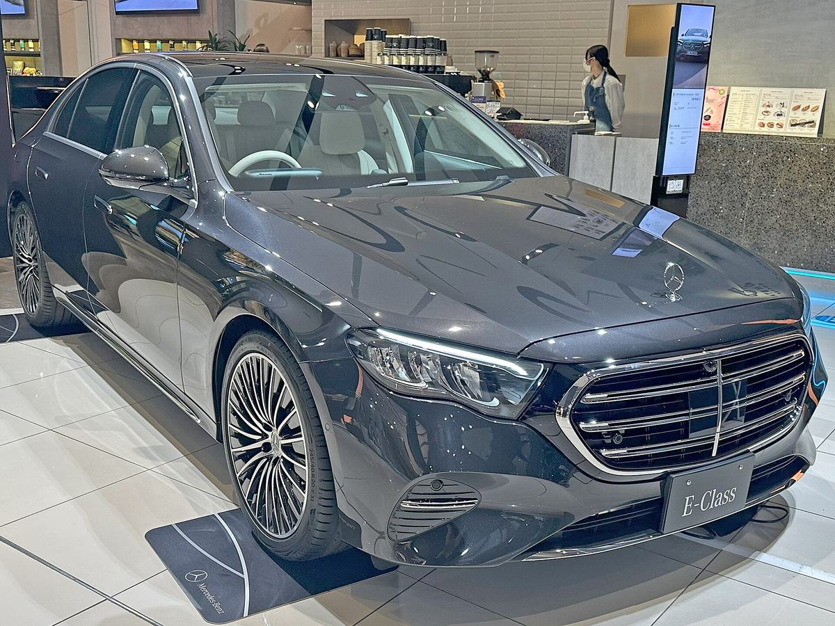 Mercedes-Benz E 300 2025